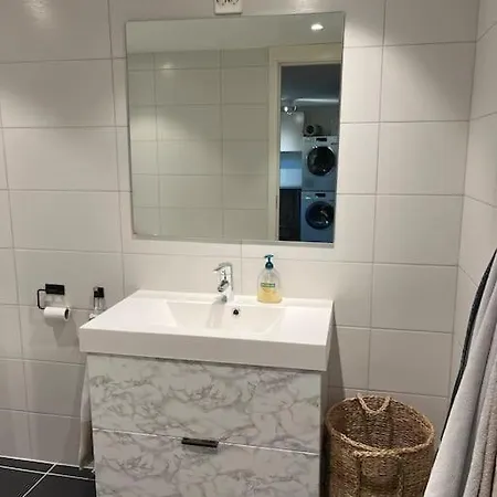 Spacious Modern In Close Proximity To Ons فيلة